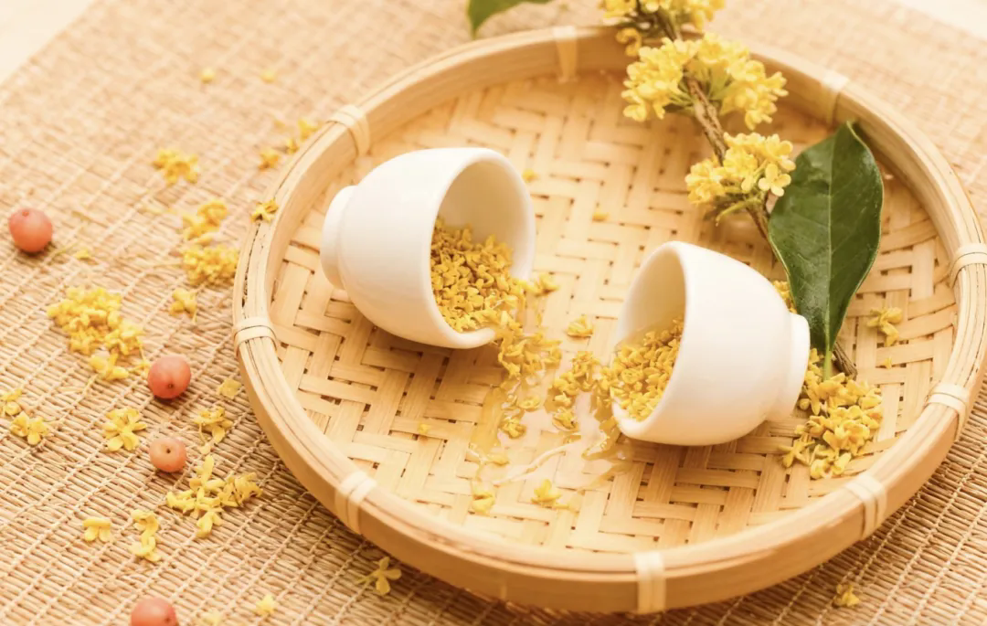 雁城桂花香，酥月映秋光